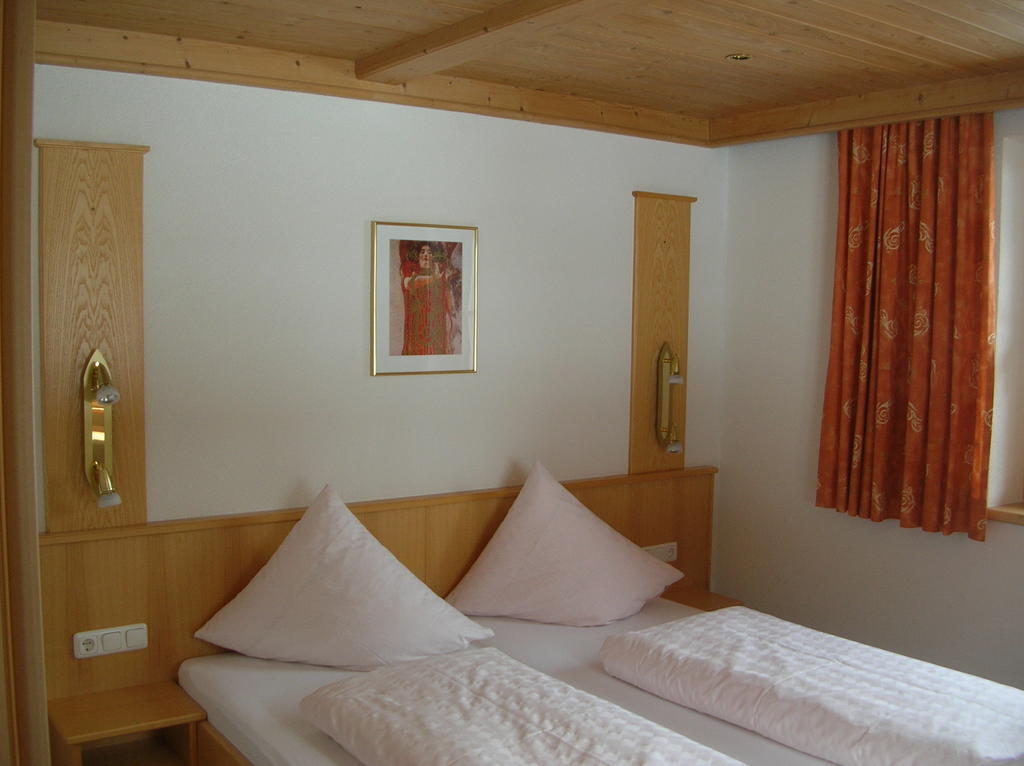 Haus Untergand Sankt Anton am Arlberg Quarto foto